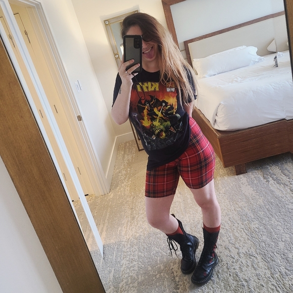 Meet your Posher, Keely! - Picture 2 of 4